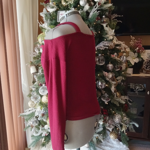 Mm Mm Mm cold shoulder top - Picture 5 of 11